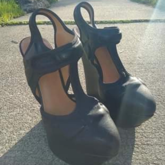 L.A.M.B. Caitlin black wedges - Picture 2 of 6